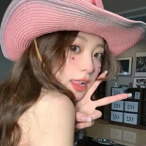 一线女星与前任深夜同框，评论区沦陷，深夜引热议